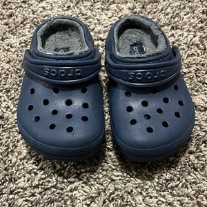 Crocs lined with fur: Navy blue Almost brand new. Toddler Boys or unisex. Size 7